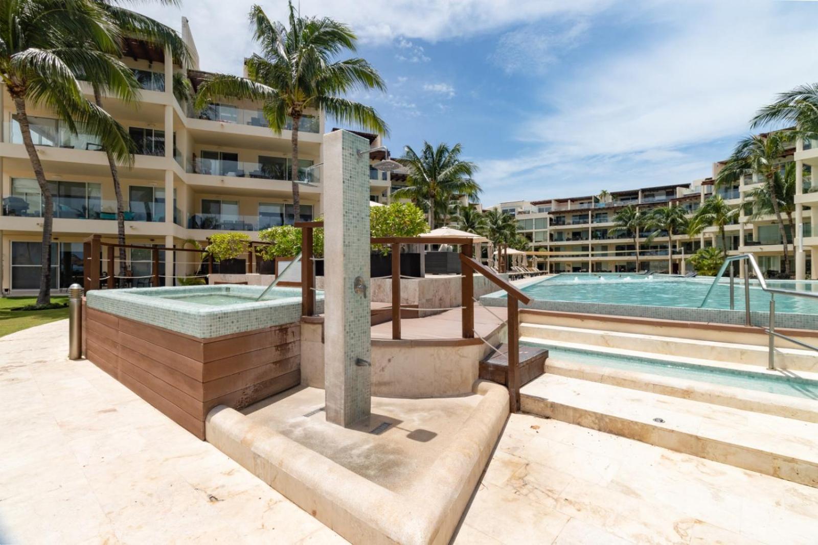 Apartahotel The Elements Oceanfront & Beachside 4*