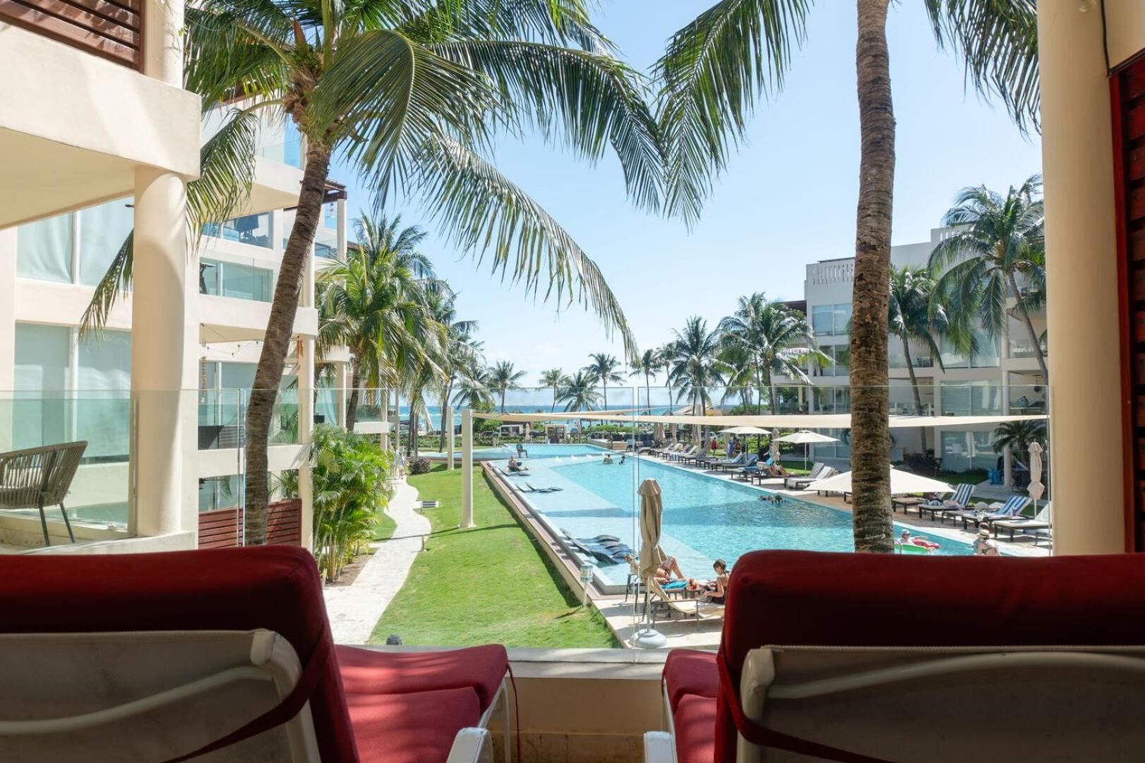 Apartahotel The Elements Oceanfront & Beachside 4*