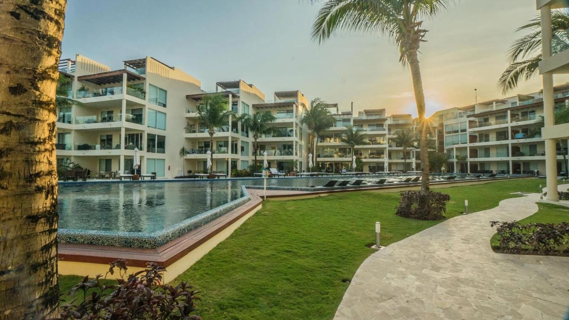 Apartahotel The Elements Oceanfront & Beachside Playa del Carmen