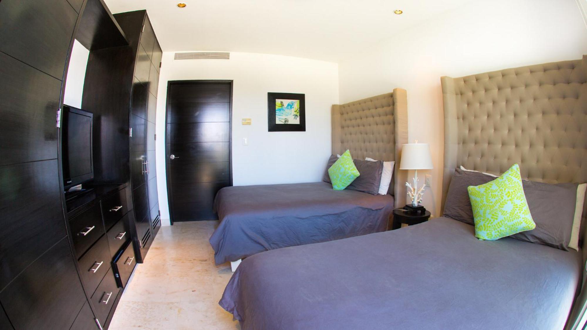 Apartahotel The Elements Oceanfront & Beachside 4*