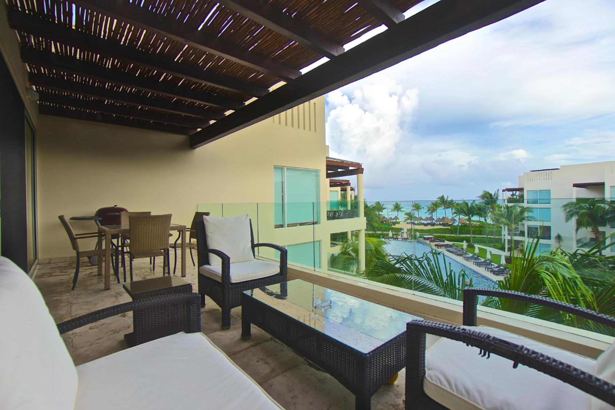 The Elements Oceanfront & Beachside Apartahotel Playa del Carmen